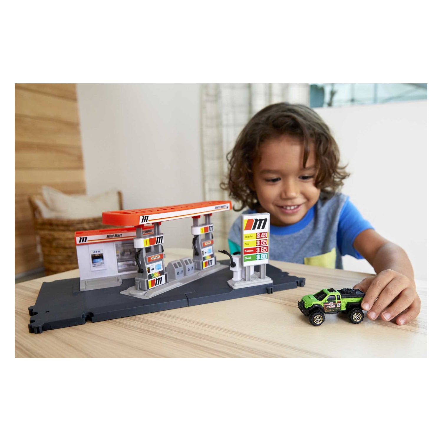 Jeu de jeux de station-service du pilote d'action Mattel Mattebox