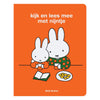 Central Book House regarde et lis avec Miffy