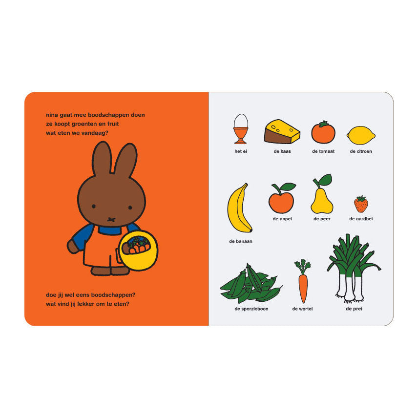 Central Book House regarde et lis avec Miffy