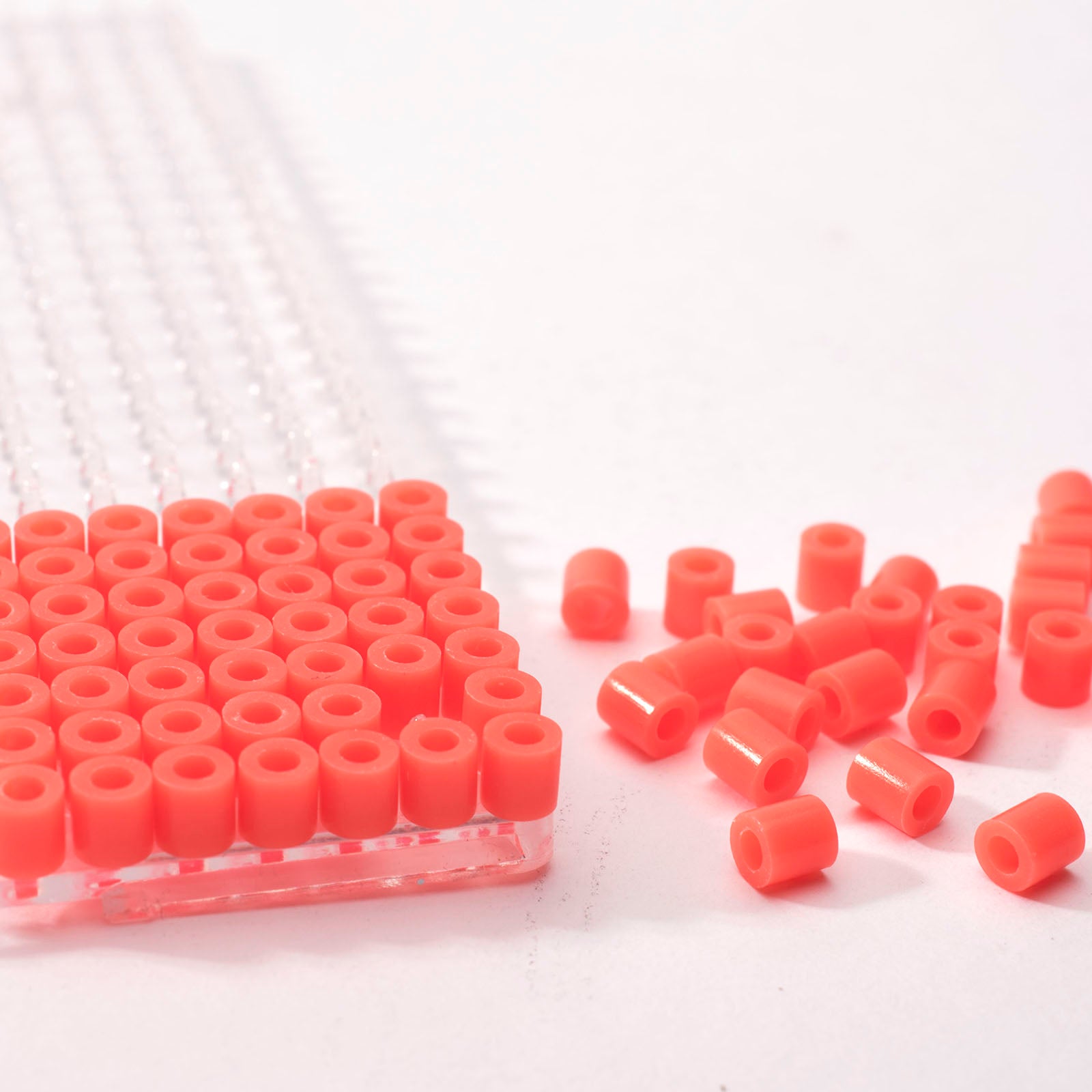 Vaessen creative • Perles thermocollantes vermillon 1100 pcs.