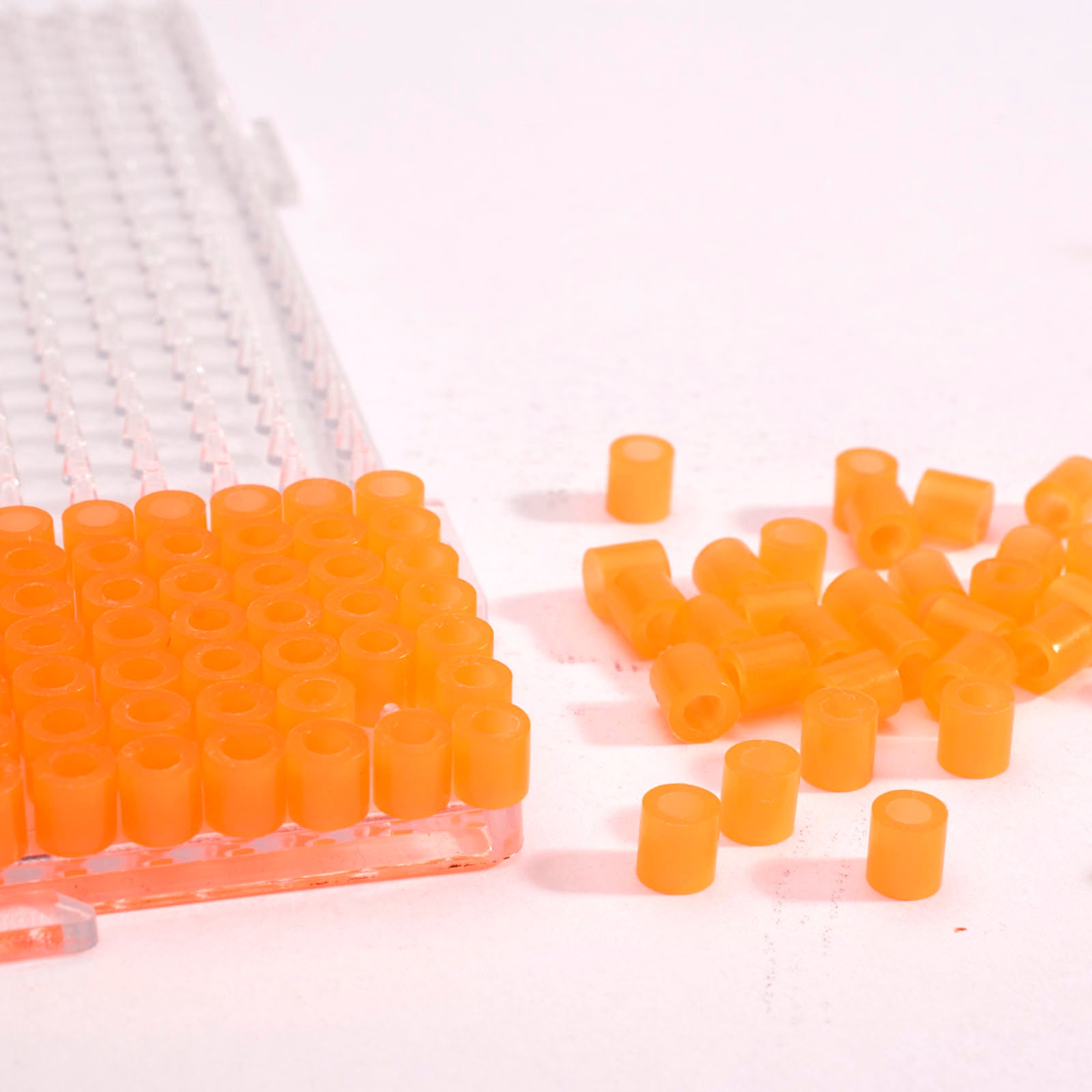 Vaessen creative • Perles thermocollantes orange fluo 1100 pcs.