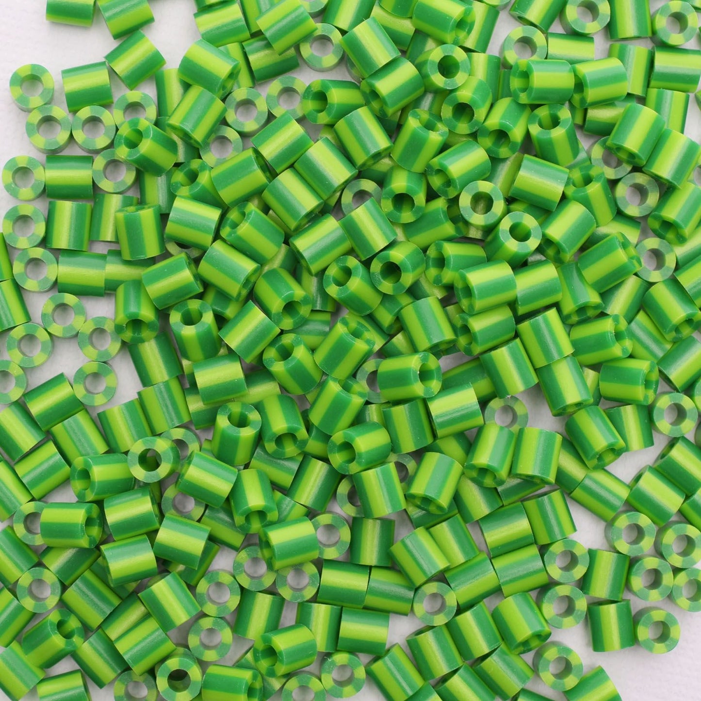 Vaessen creative • Perles thermocollantes bicolores vert-vert clair 550 pcs.