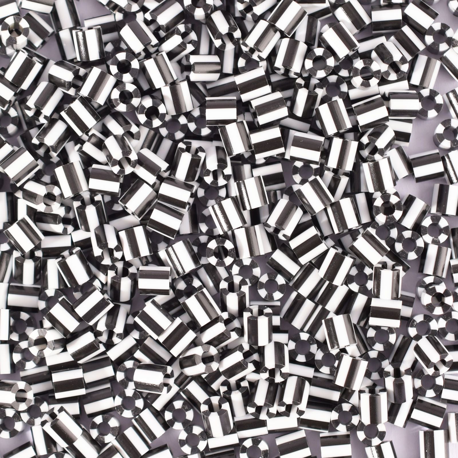 Vaessen creative • Perles thermocollantes bicolores noir et blanc 550 pcs.