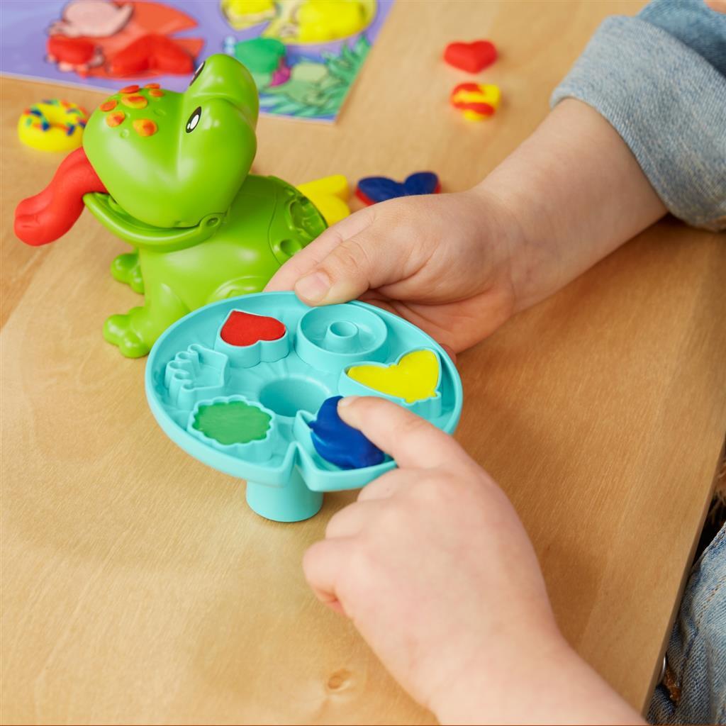 Jeu de démarrage d'argile grenouille et couleur play-doh