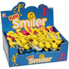 Homme souriant flexible. 3+