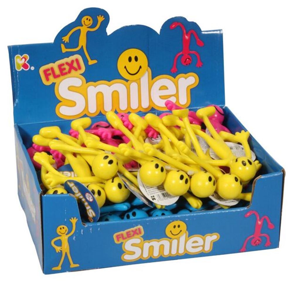 Homme souriant flexible. 3+