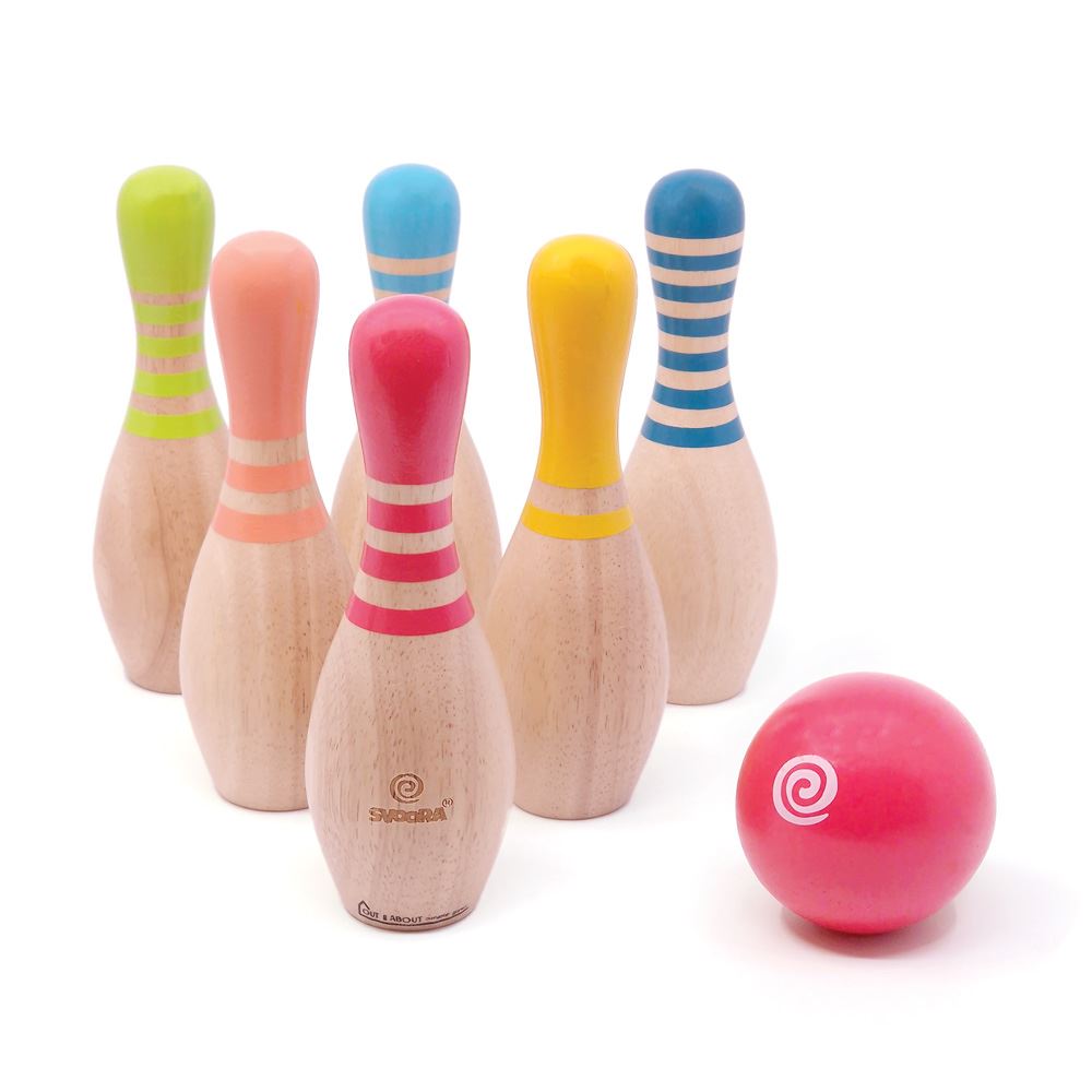 Svoora veut jouer au bowling. 32x36x8 cm.5+