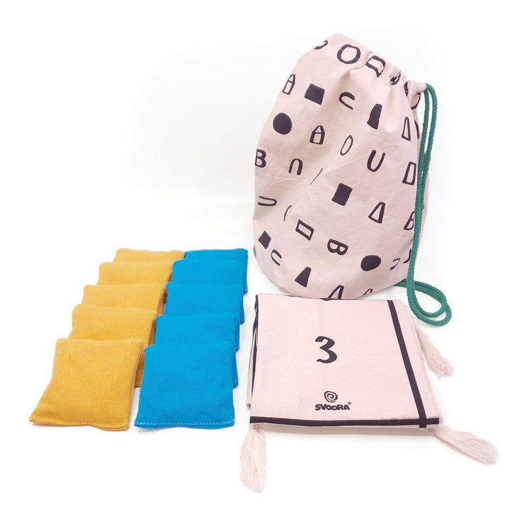 Svoora parle du jeu de lancer de poufs. 5+