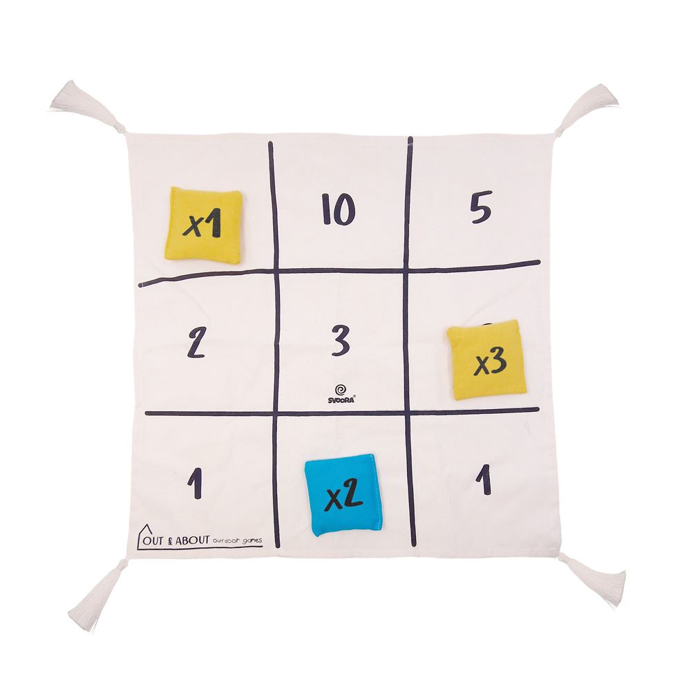 Svoora parle du jeu de lancer de poufs. 5+