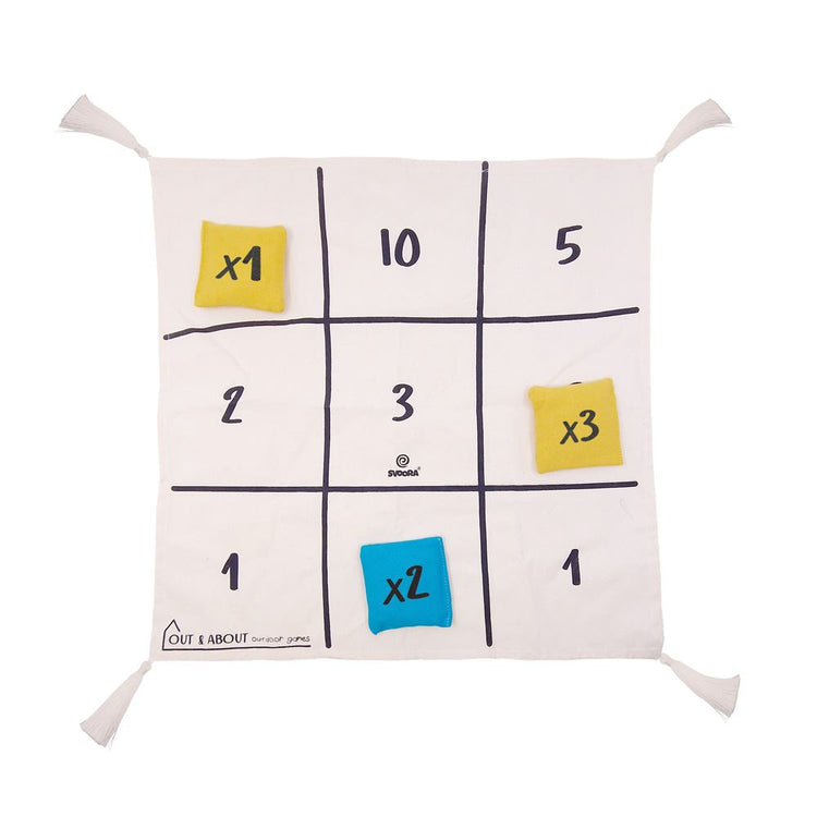 Svoora parle du jeu de lancer de poufs. 5+