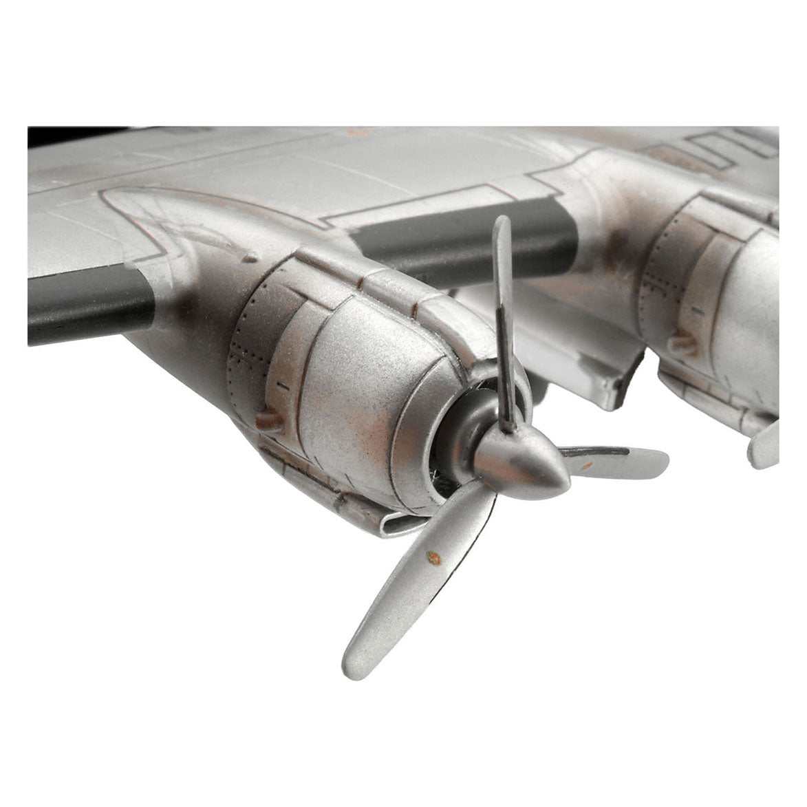 Maquette Revell Lockheed L.1049g Super Constellation Lufthansa 1:144 - 95 pièces.