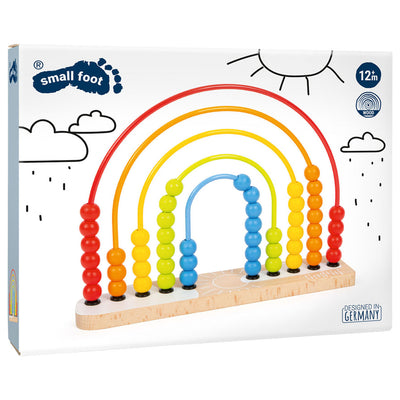 Petit moteur en bois à pied considérer l'arc-en-ciel