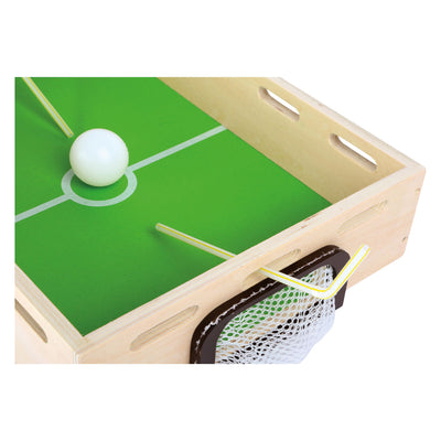 Match de football de la vessie en bois à pied