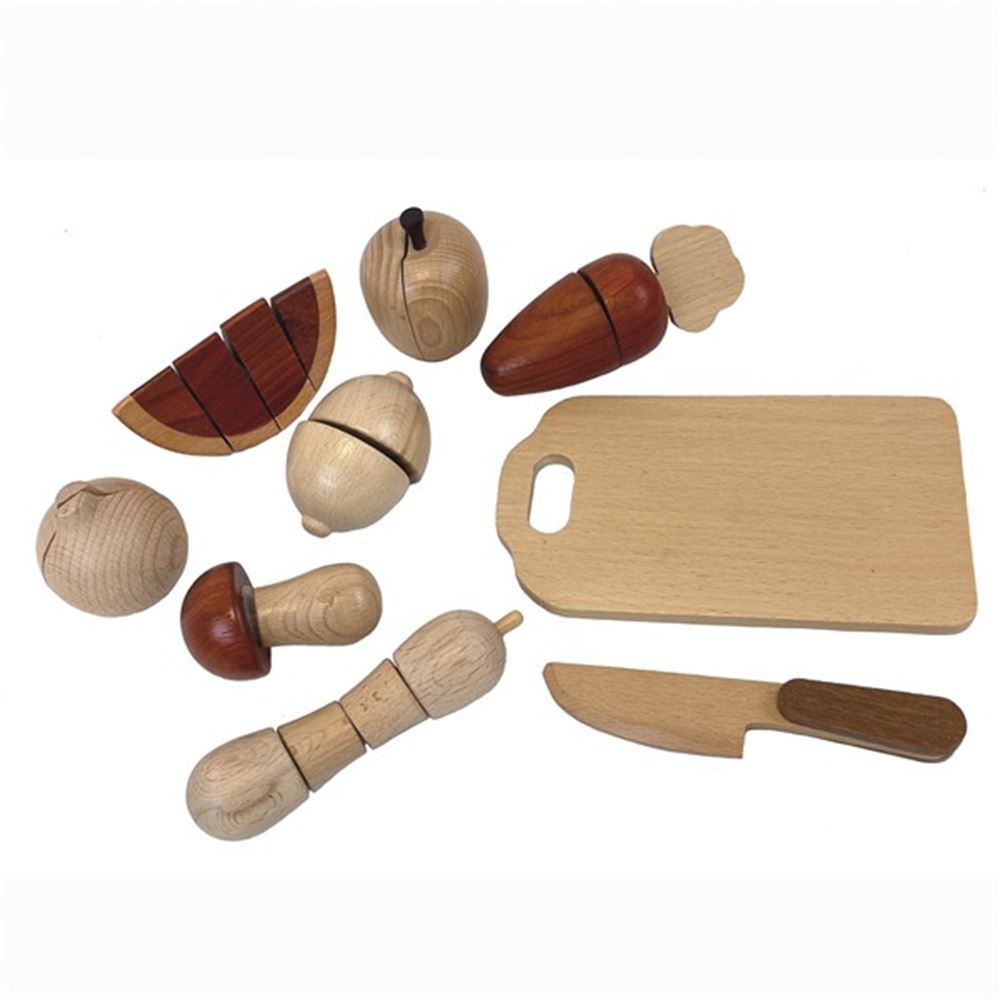 Ensemble de légumes en bois dans une valise. 3+
