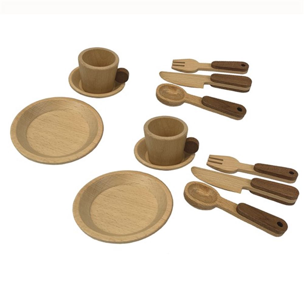 Petit-déjeuner en bois dans une valise. 3+