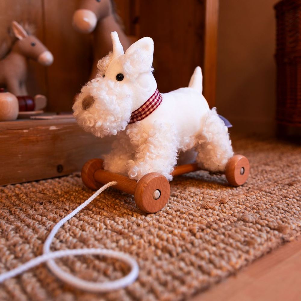 Chien de personnage d'Egmont lola. 25x15x23cm