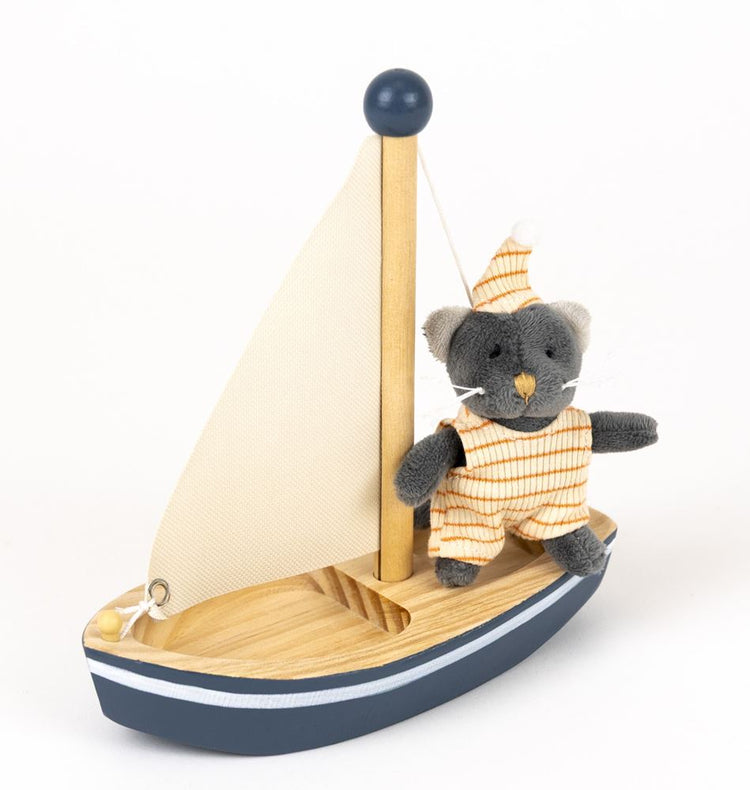Egmont malo le chat dans un bateau. 18x18x8