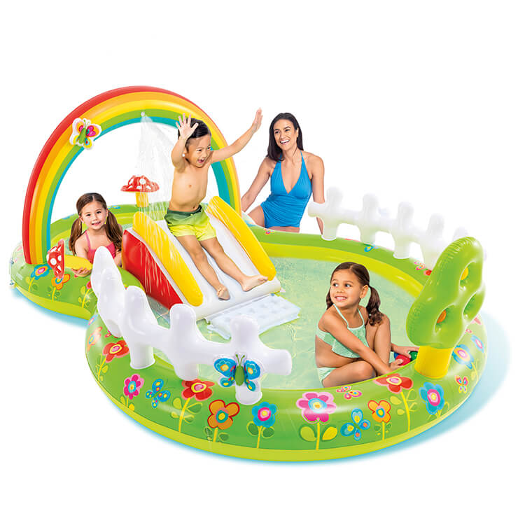 La piscine Intex jouent au centre mon jardin