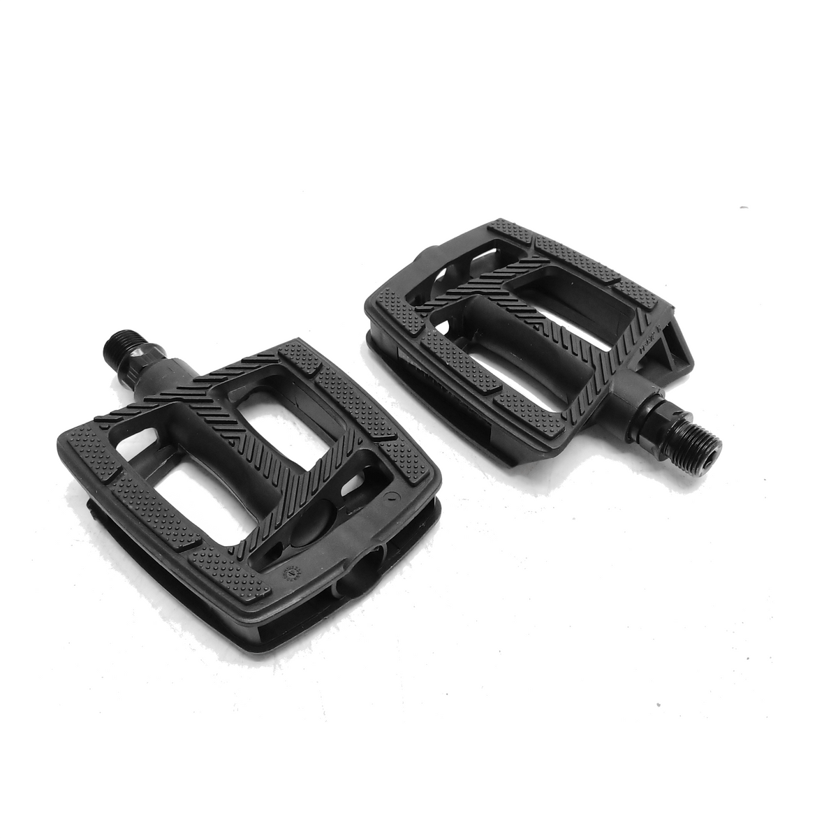 Pédales larges Falkx 9 16. Maison en plastique, anti-glissement.