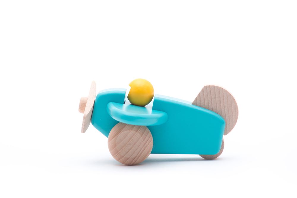 Avion en bois Bajo avec pilote bleu.