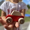 Voiture rétractable en bois Bajo rouge. 8,7x5,7x