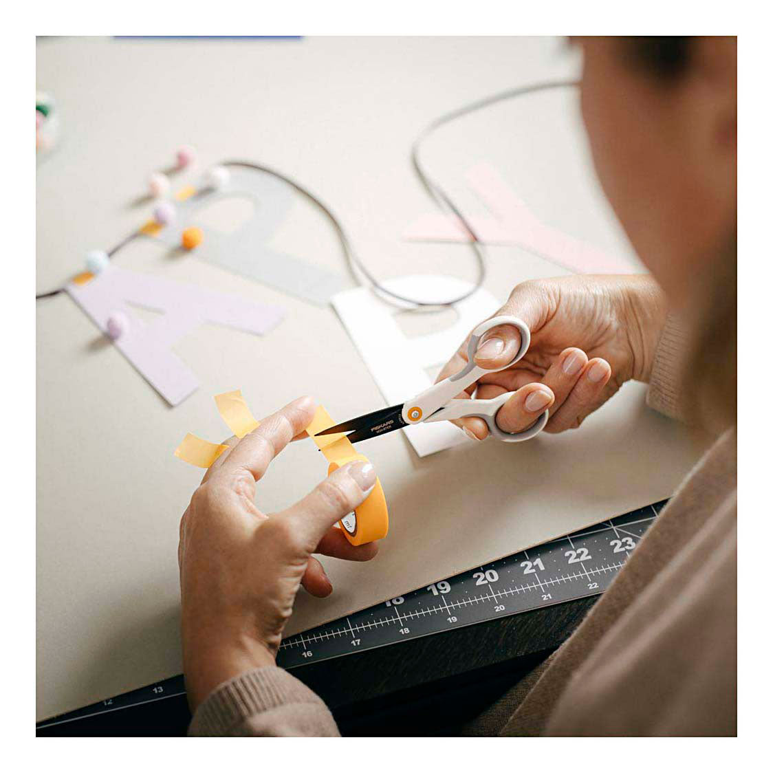 Ciseaux généraux Fiskars antiadhésifs, l: 12 cm, droitier, 1 pièce