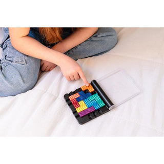 Smartgames IQ Flow - jeu de réflexion logique et puzzle de voyage - 120 devoirs avec mécanisme coulissant - jeu éducatif solo - à partir de 7 ans