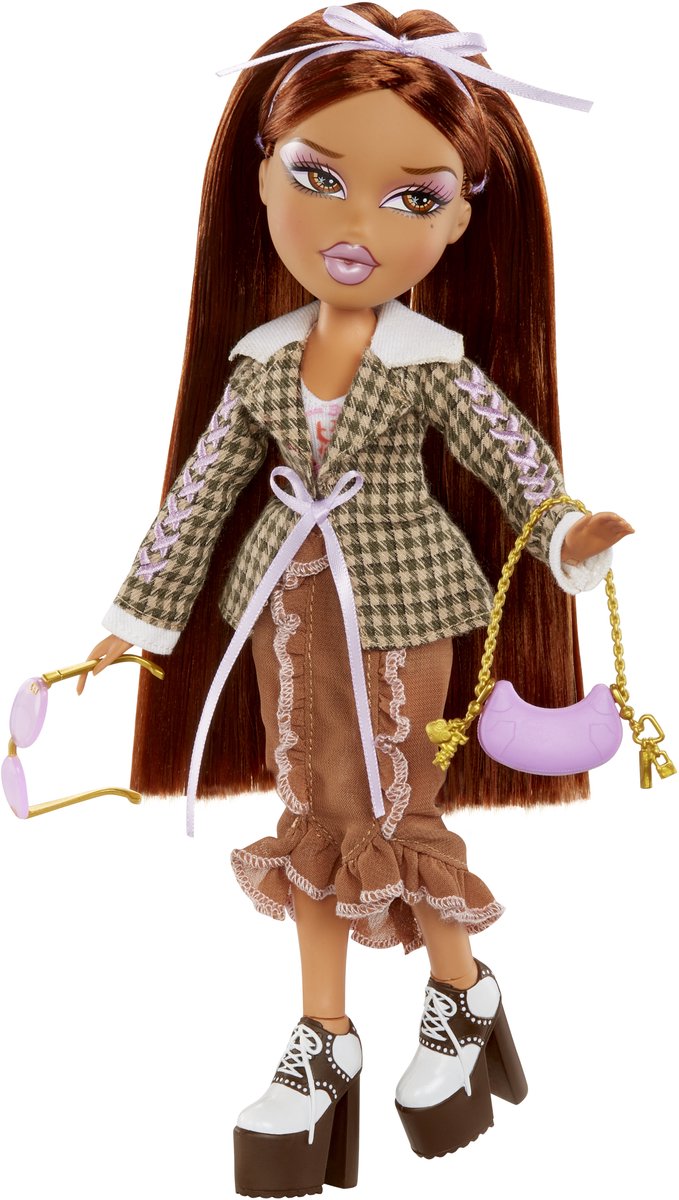 Poupée mannequin Bratz Stylin' Yasmin avec t-shirt personnalisable pour vous et accessoires.