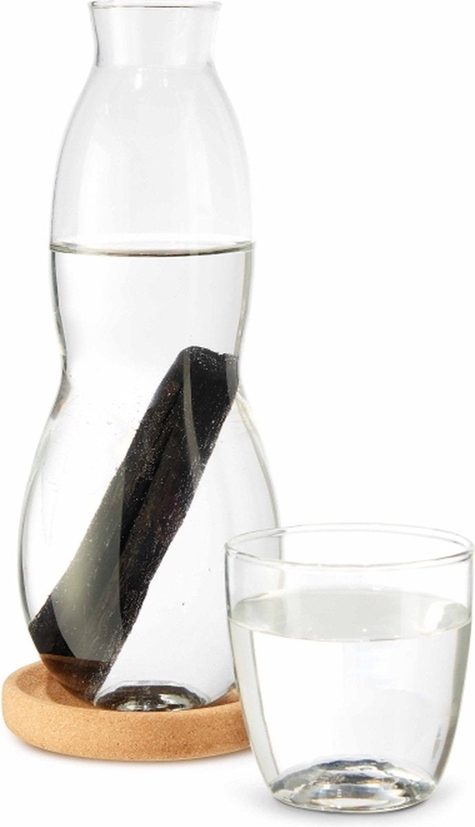 Carafe à eau personnelle Black Blum black+blum avec filtre et verre - 800 ml