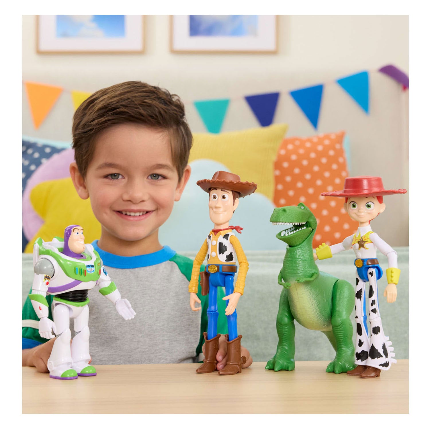 Figurine Mattel Disney et Pixar Toy Story Buzz l'Éclair - 10 articulations mobiles