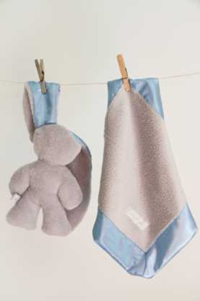 Câlin lapin gris avec oreilles bleues. 26