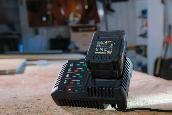 Chargeur rapide AC batavia 4ah (maxxpk 18v).*