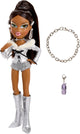 Poupée mannequin Bratz mga charmz Sasha avec bracelet à breloques et accessoires.