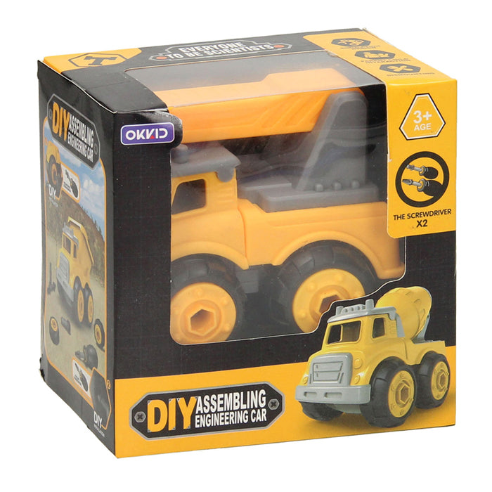 Voiture de construction avec roues à visible jaune