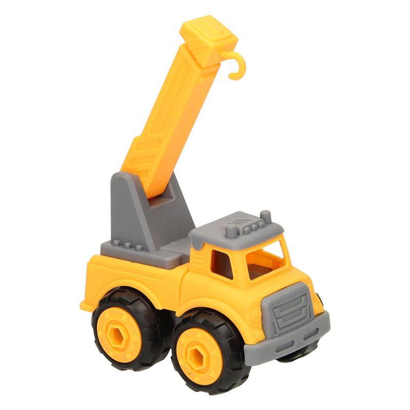 Voiture de construction avec roues à visible jaune