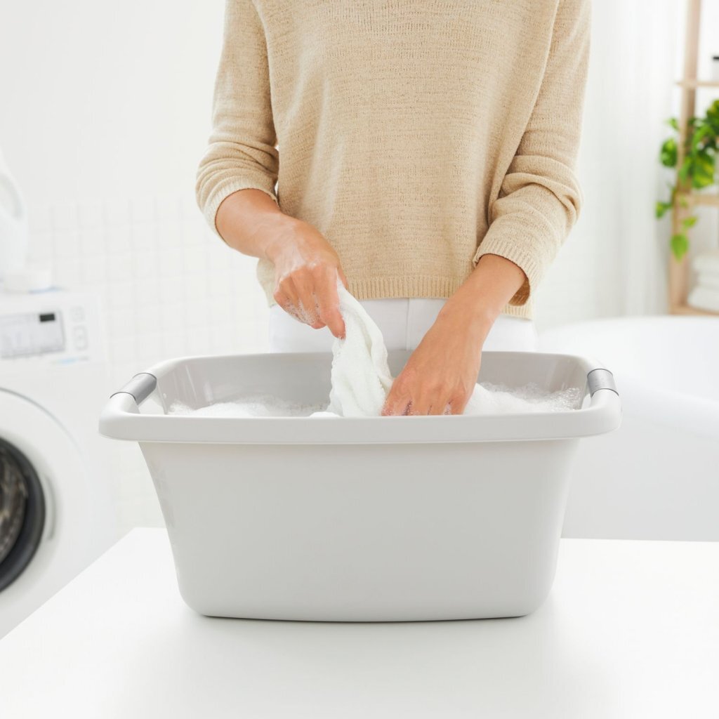 Basket Rotho à laverie 25 litres fleurs gris