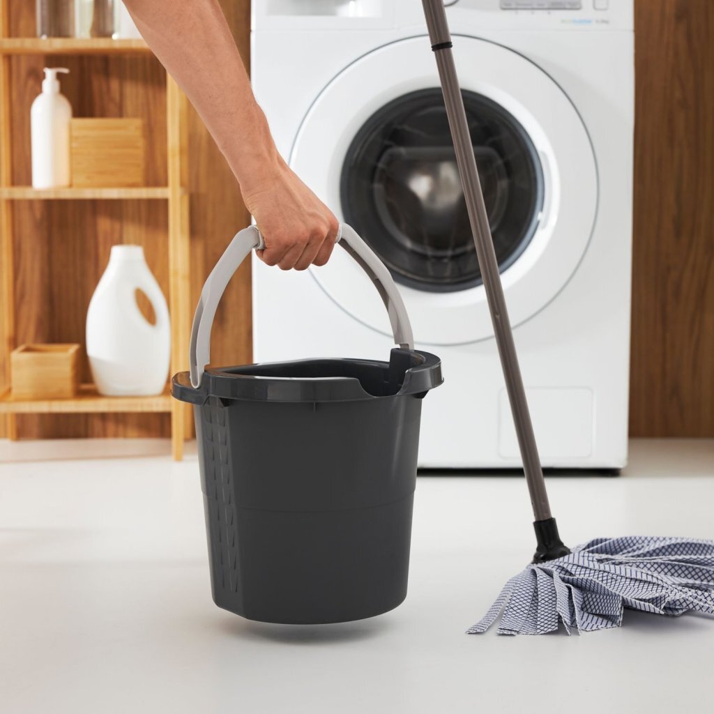 Seau journalier Rotho avec balance 10l anthracite