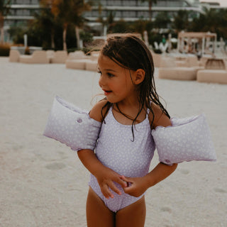 Essentiels de natation - brassards de natation imprimé léopard - ailes de natation - 15-30 kg - 2-6 ans - PVC - blanc lilas