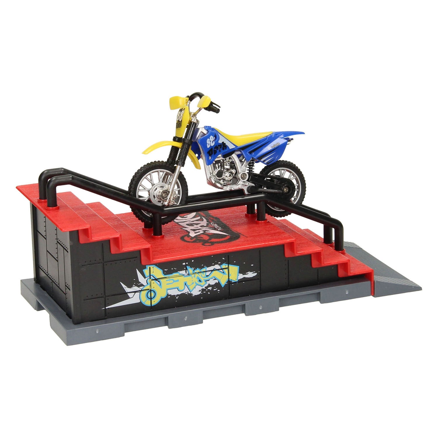 Planche à roulettes avec un sentier de cascade