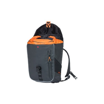 Basil Miles Tarpaulin bicycle backpack Nordlicht - Sac à dos noir imperméable pour cyclistes - 17L - Unisex - Sportif - Noir