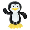 Jouer au jouet de bain pingouin de natation rapide