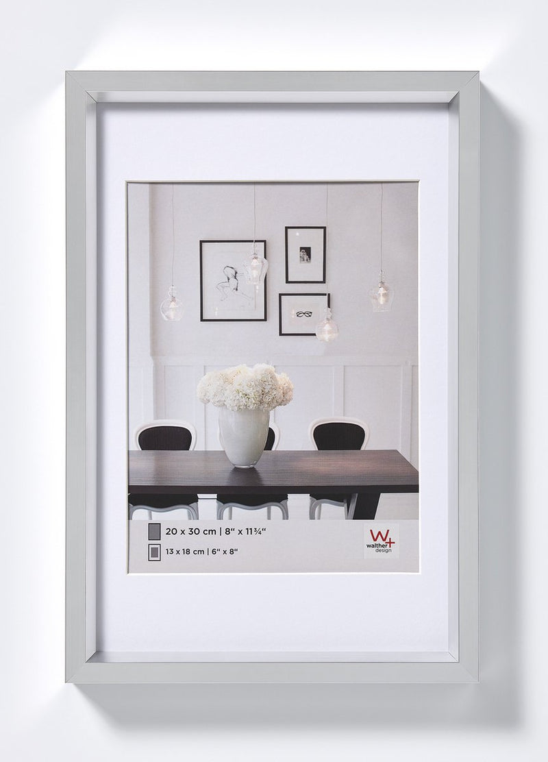 Style Walther en acier - cadre en plastique - format photo 30x40 cm - argent