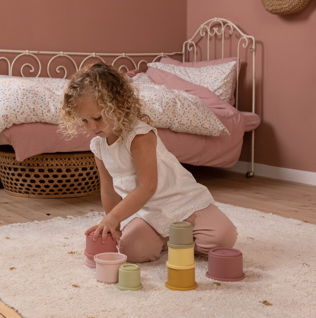 Petits béchers d'empilement hollandais roses