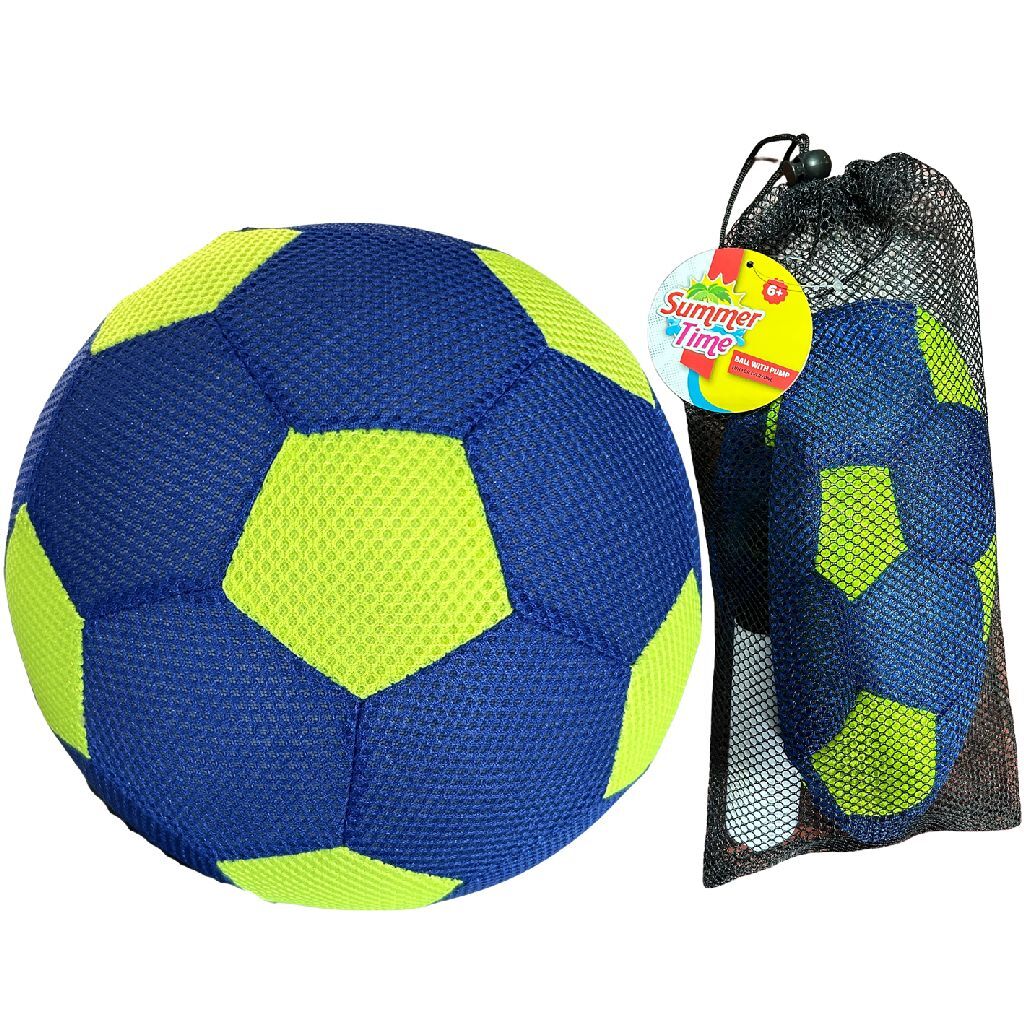 Boule gonflable en été avec pompe bleu vert