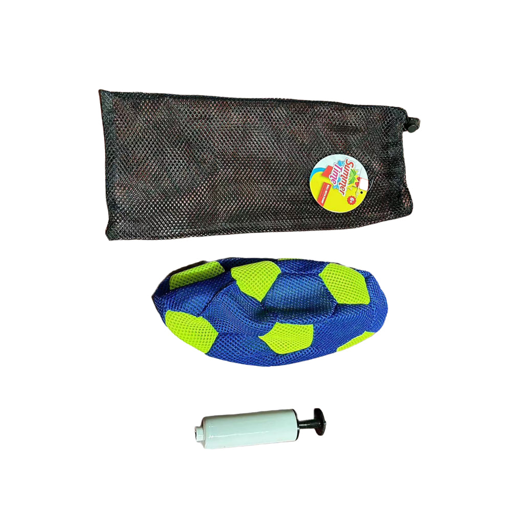 Boule gonflable en été avec pompe bleu vert
