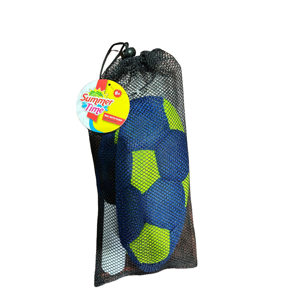 Boule gonflable en été avec pompe bleu vert