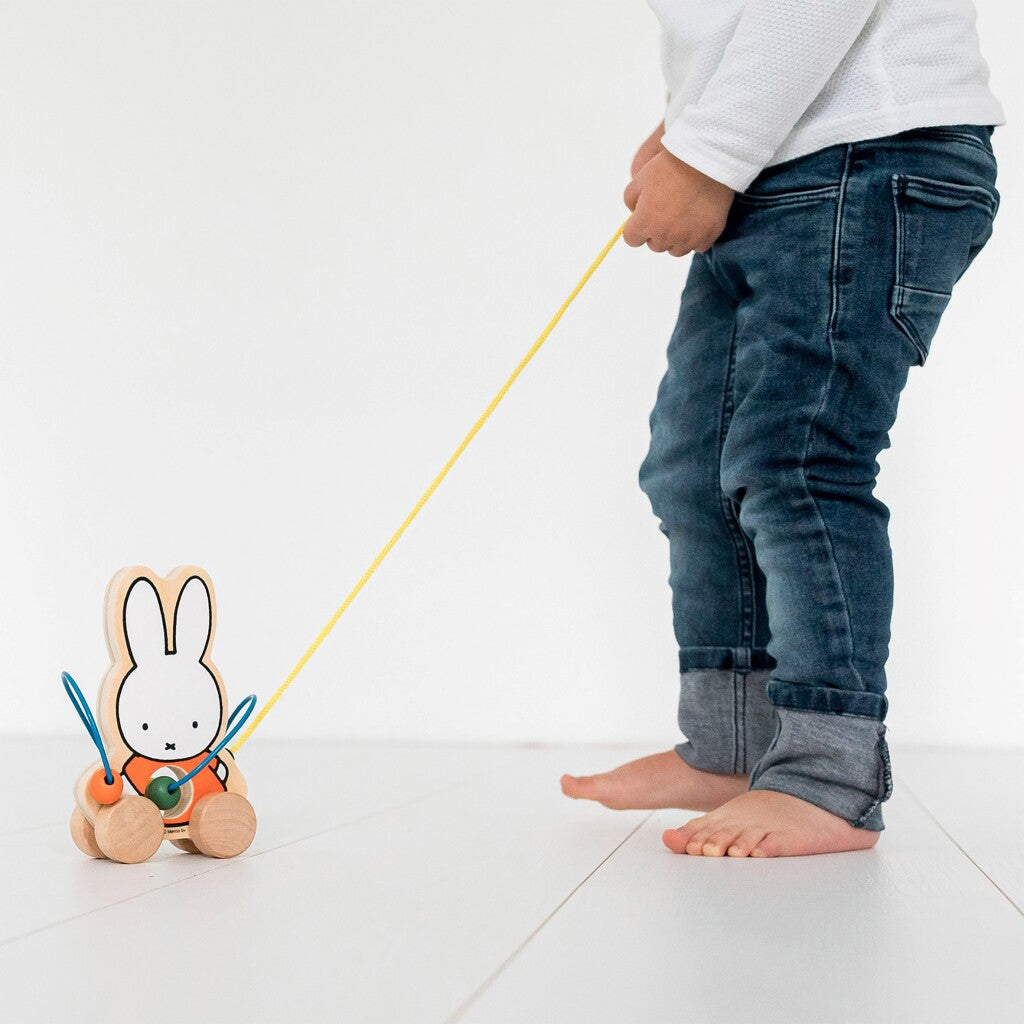 Figurine en bois Miffy avec perles