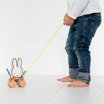 Figurine en bois Miffy avec perles
