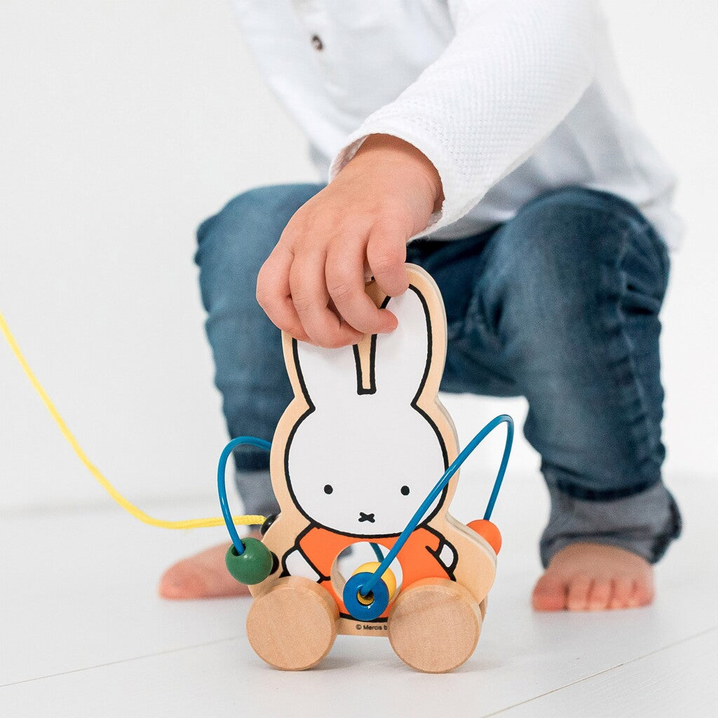 Figurine en bois Miffy avec perles