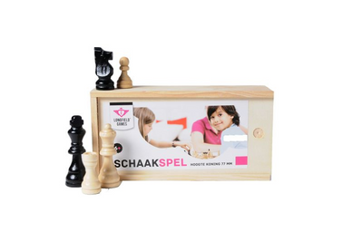 Esshouten Chess Pieces dans la boîte